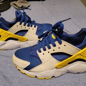 Nike Huarache Kids size 4